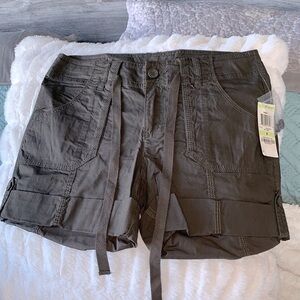 NWT INC Tribal dark green shorts size 4. Cuffed short with a string for waist.
